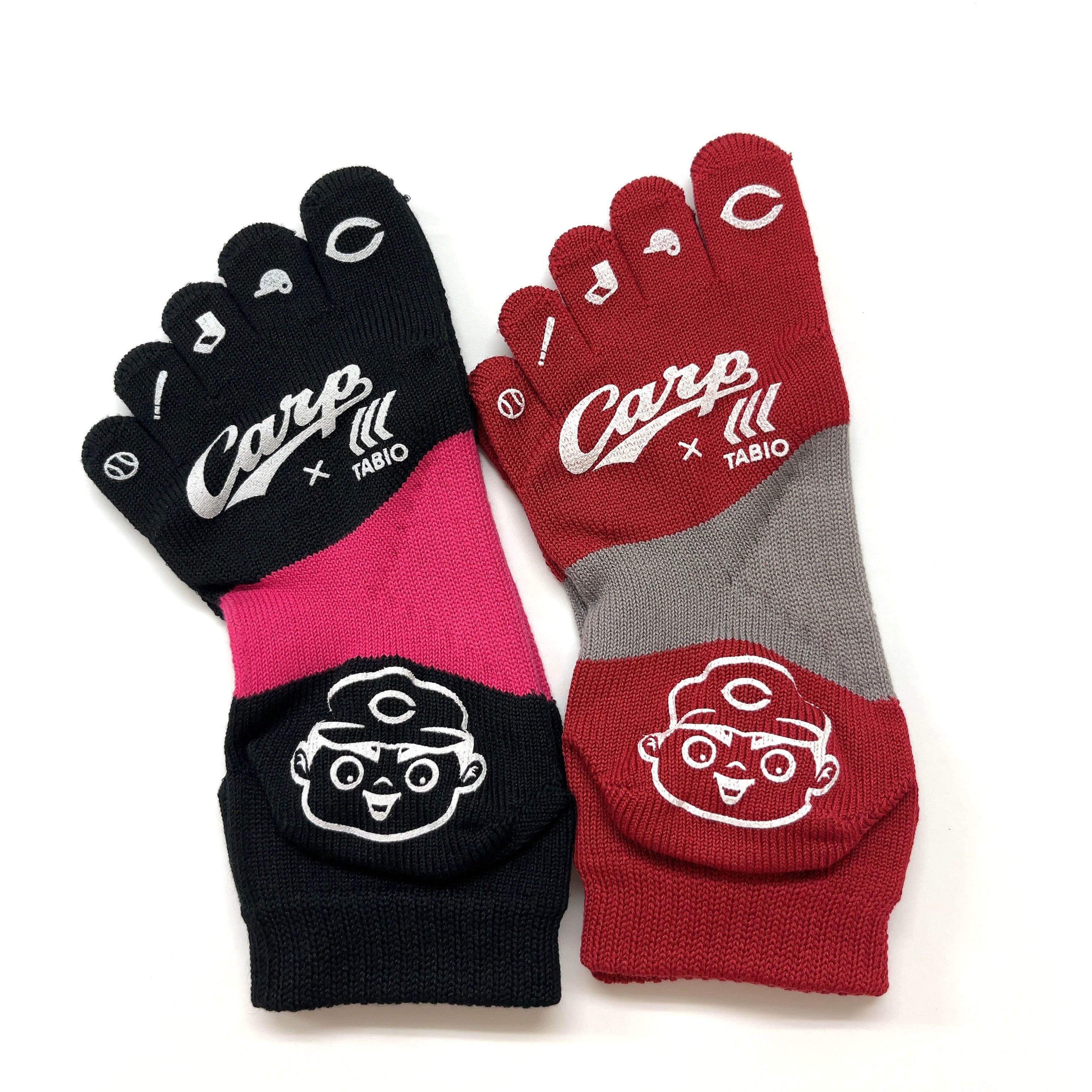 赤と黒の指ありソックス（ダメージあり） carp×TABIO／2024カープ滑り止め五本指ソックス【広島本通り店限定】23